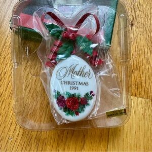 Hallmark Keepsake Ornament Mother Christmas 1991